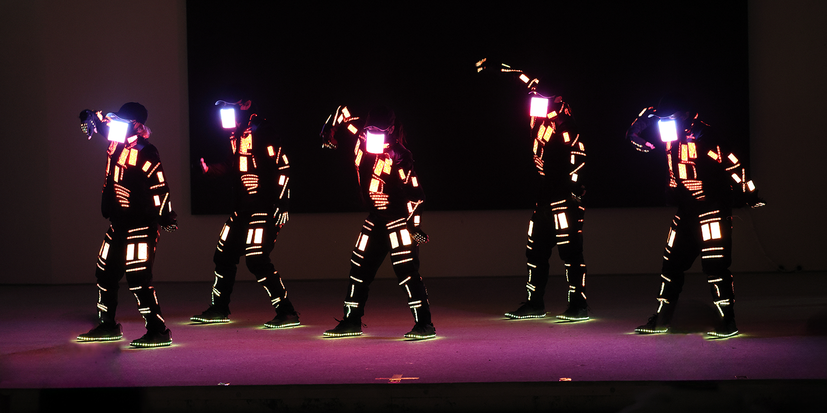 MPLUSPLUSによるダンスパフォーマンス