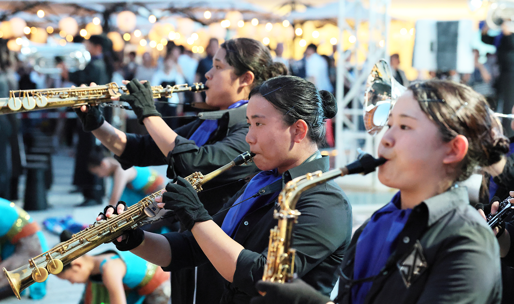 四條畷学園高等学校マーチングバンド部の演奏