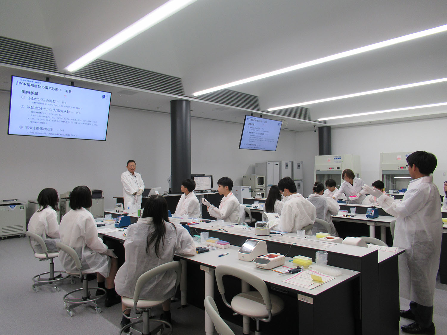 バイオ人財P実験風景