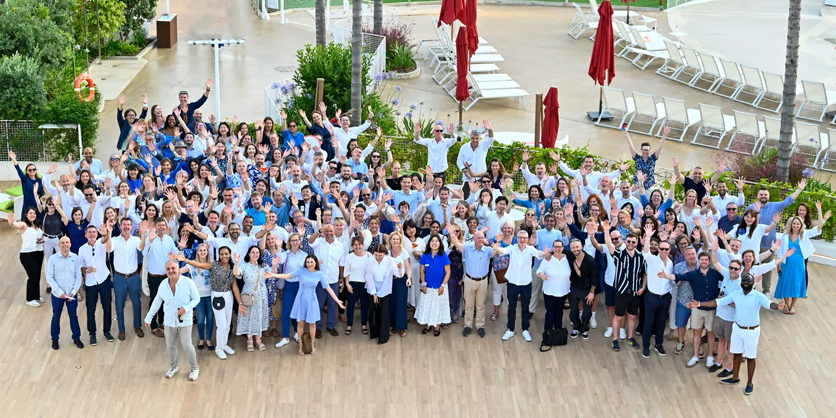 中外製薬創業100周年記念イベント(中外ファーマ・ヨーロッパ・リミテッド)参加者の集合写真