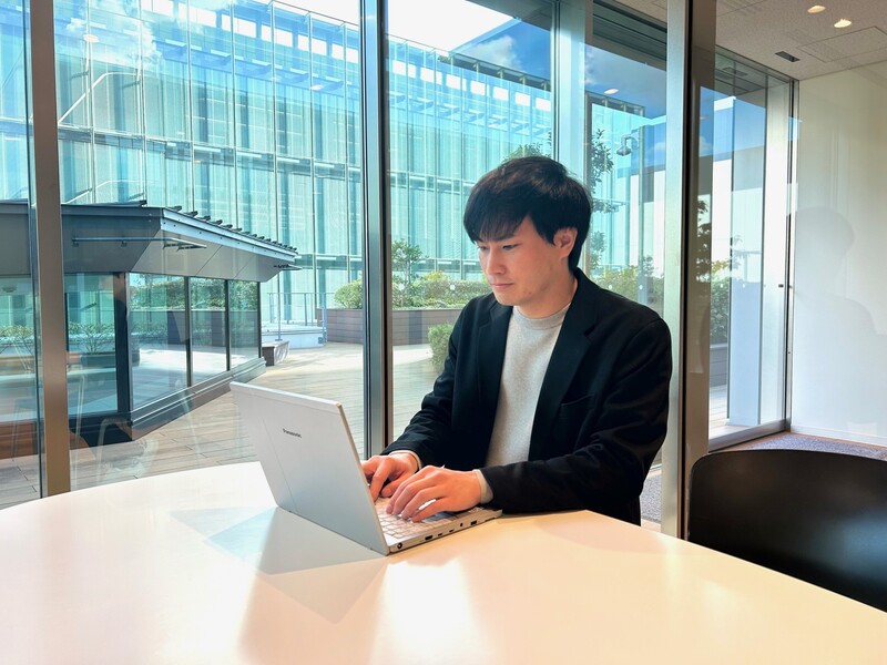 本インタビューに回答する社員