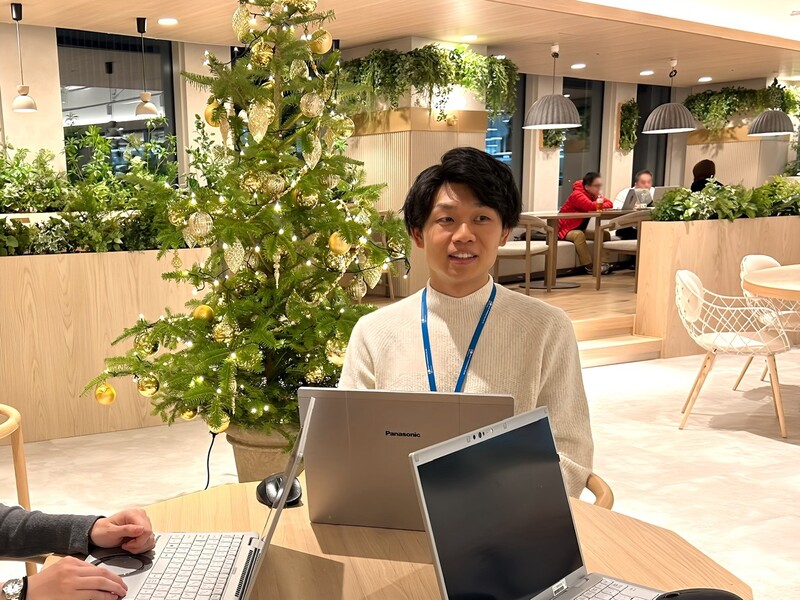 本インタビューに回答する社員