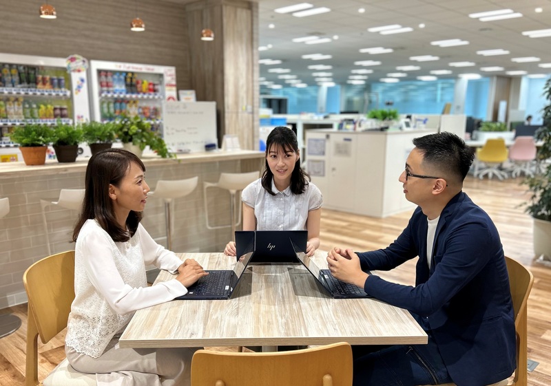本インタビューに回答する社員