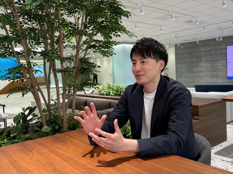 本インタビューに回答する社員