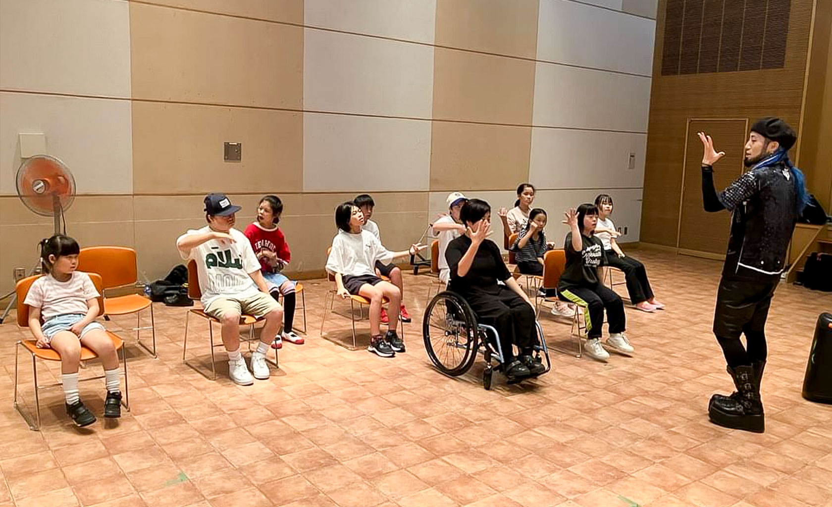 フィンガーダンスの様子