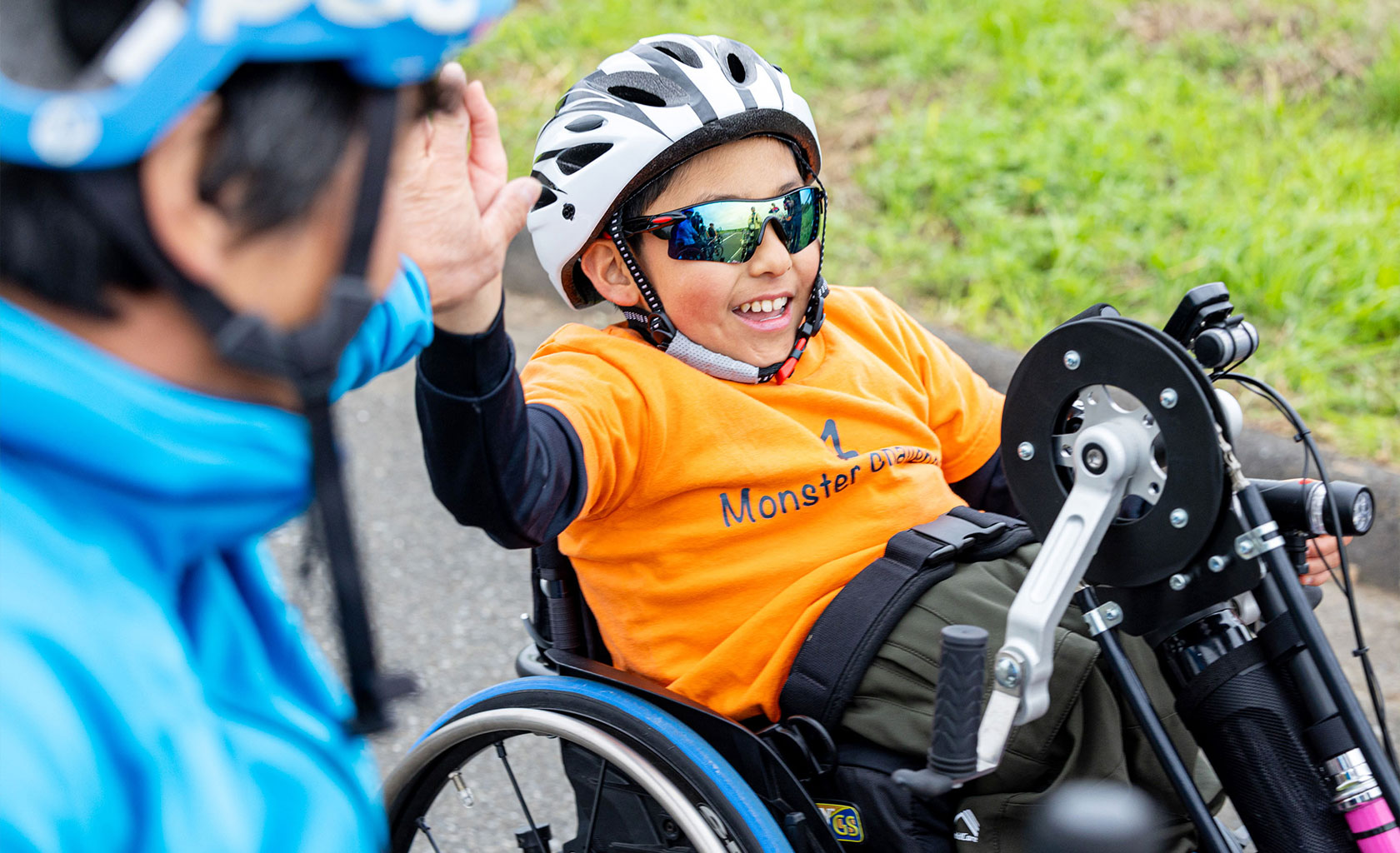ハンドサイクルを楽しむ子どもたち