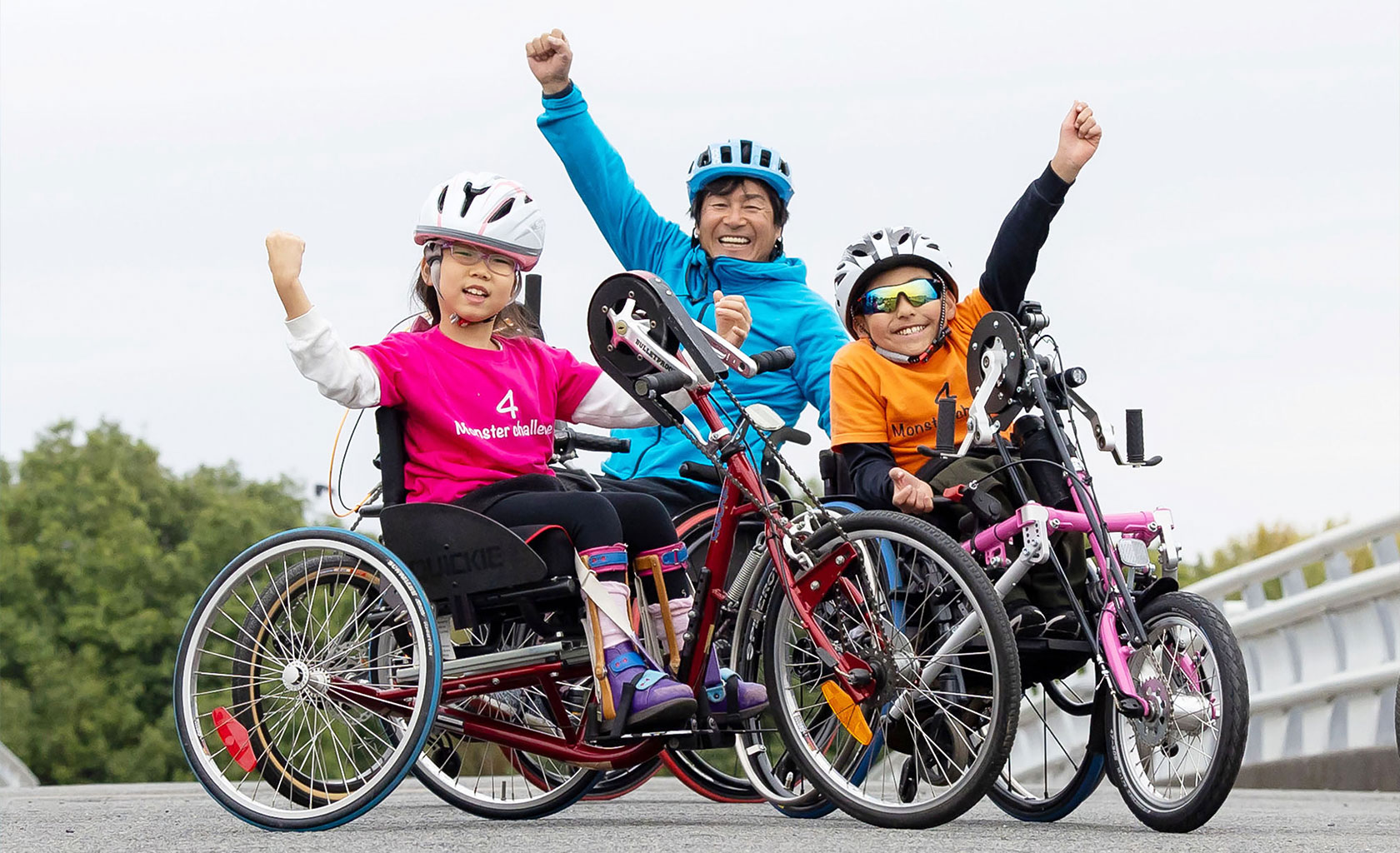 ハンドサイクルを楽しむ子どもたち